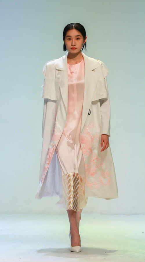 2022東華大學(xué)服裝與藝術(shù)設(shè)計(jì)學(xué)院研究生畢業(yè)作品發(fā)布 創(chuàng)意新生，時(shí)尚力量